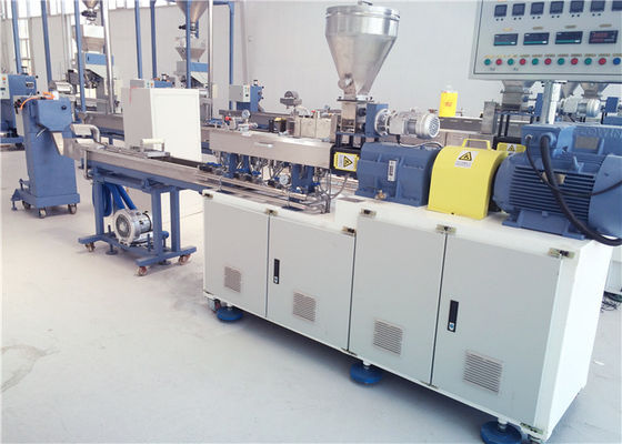 Trung Quốc Máy đùn trục vít đôi quy mô phòng thí nghiệm với đầu ra 5-10kg / giờ cao hiệu quả nhà cung cấp